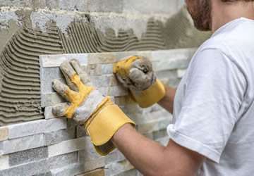 Comment poser des plaquettes de parement ?